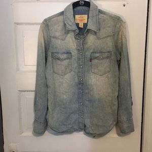 Levi’s Chambray Denim Button Up Shirt